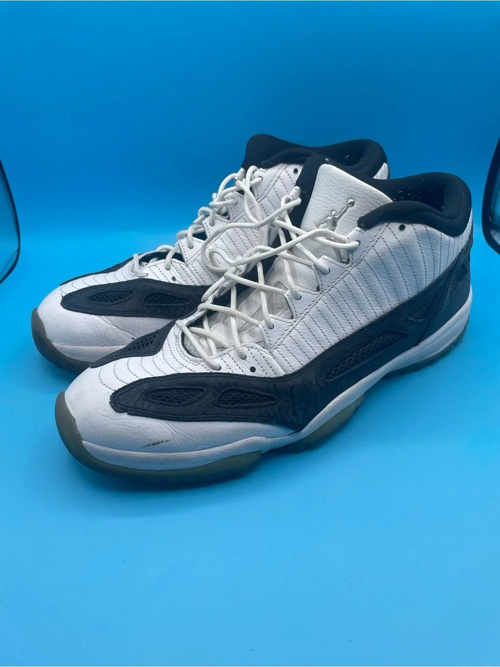 Air Jordan 11 Retro Low IE White/Black